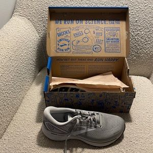 Brooks Ghost 14 running shoes - womens 7.5 NEW